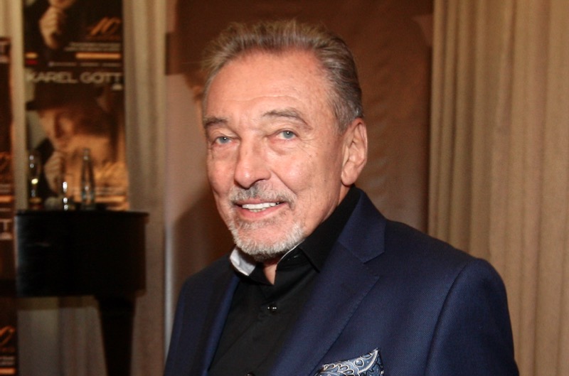 Pokud kategorii zpěváků vyhraje Karel Gott, získá svého čtyřicátého prvního Zlatého slavíka.